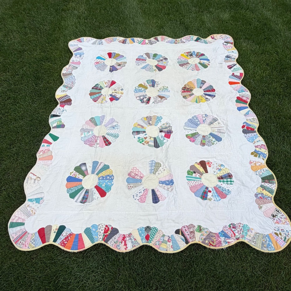 1960's vintage Handmade Dresden Plate Quilt Scalloped Edge Patchwork Multi Color